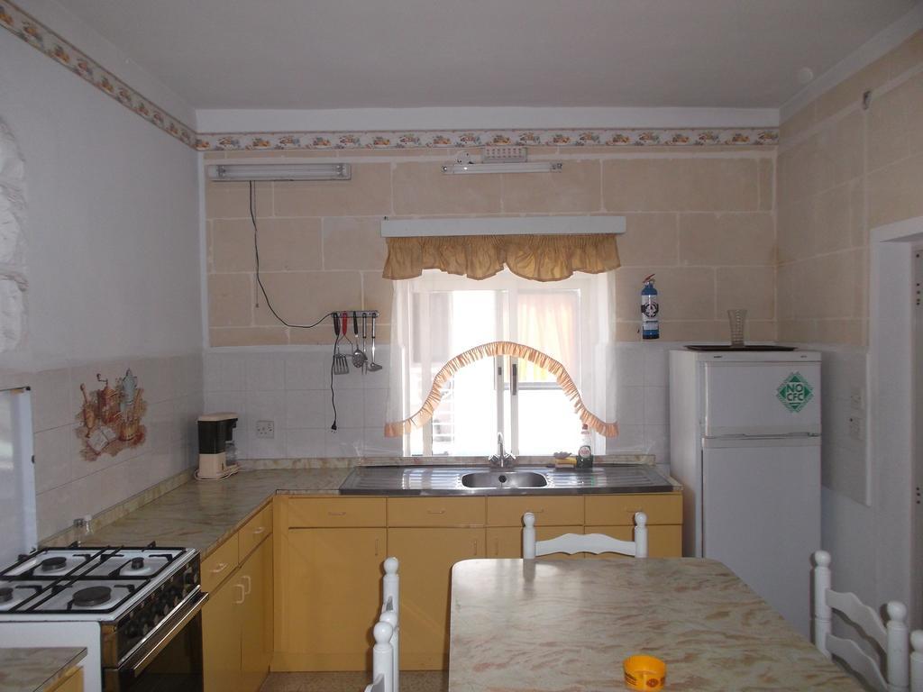 Ferienwohnung Ta' Karmni Marsalforn Zimmer foto